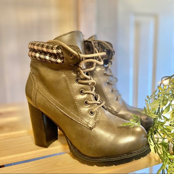 Dolce by Mojo Moxy Heeled Boots - Picture 1 of 5